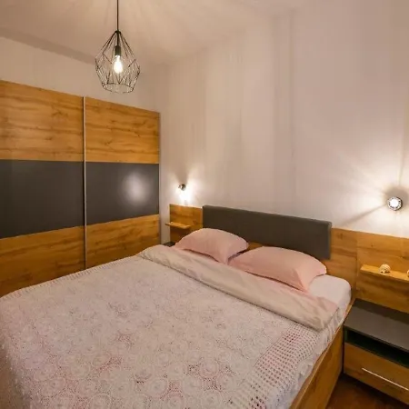 Rr Apartment *