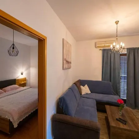 Rr Apartment *